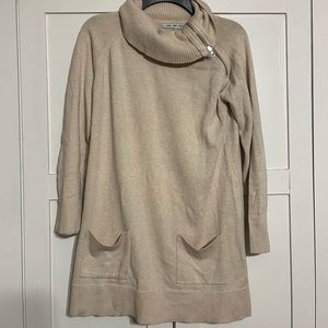 Tunic cowl neck sweater with zipper accent